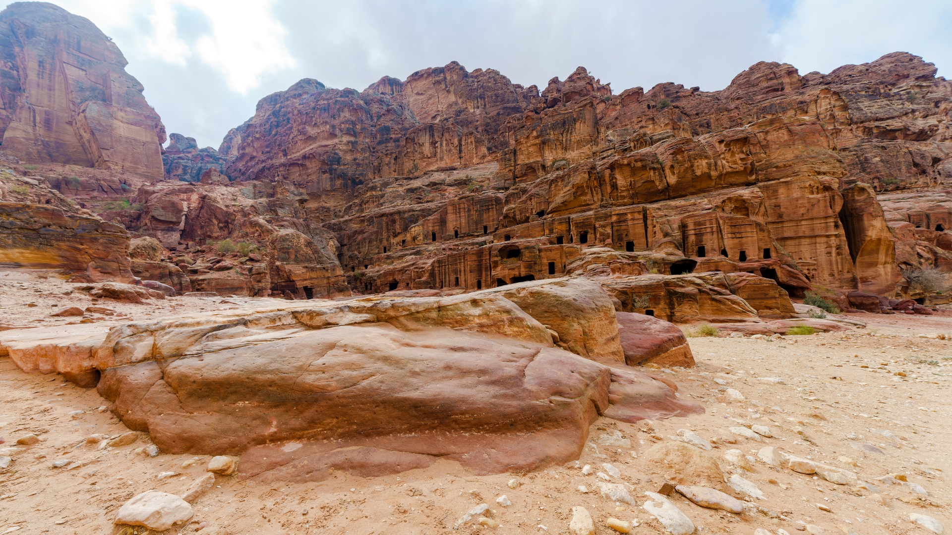Wanderweg in Petra zum Opferplatz, Jordanien – Foto: © Roland Rodenberg